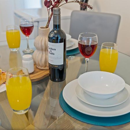 247 Serviced Accommodation In Telford 2 Bedroom Apartment Exterior photo