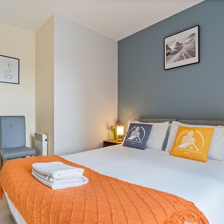 247 Serviced Accommodation In Telford 2 Bedroom Apartment Exterior photo