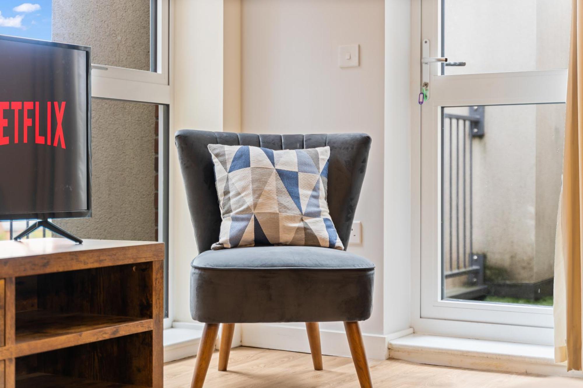 247 Serviced Accommodation In Telford 2 Bedroom Apartment Exterior photo