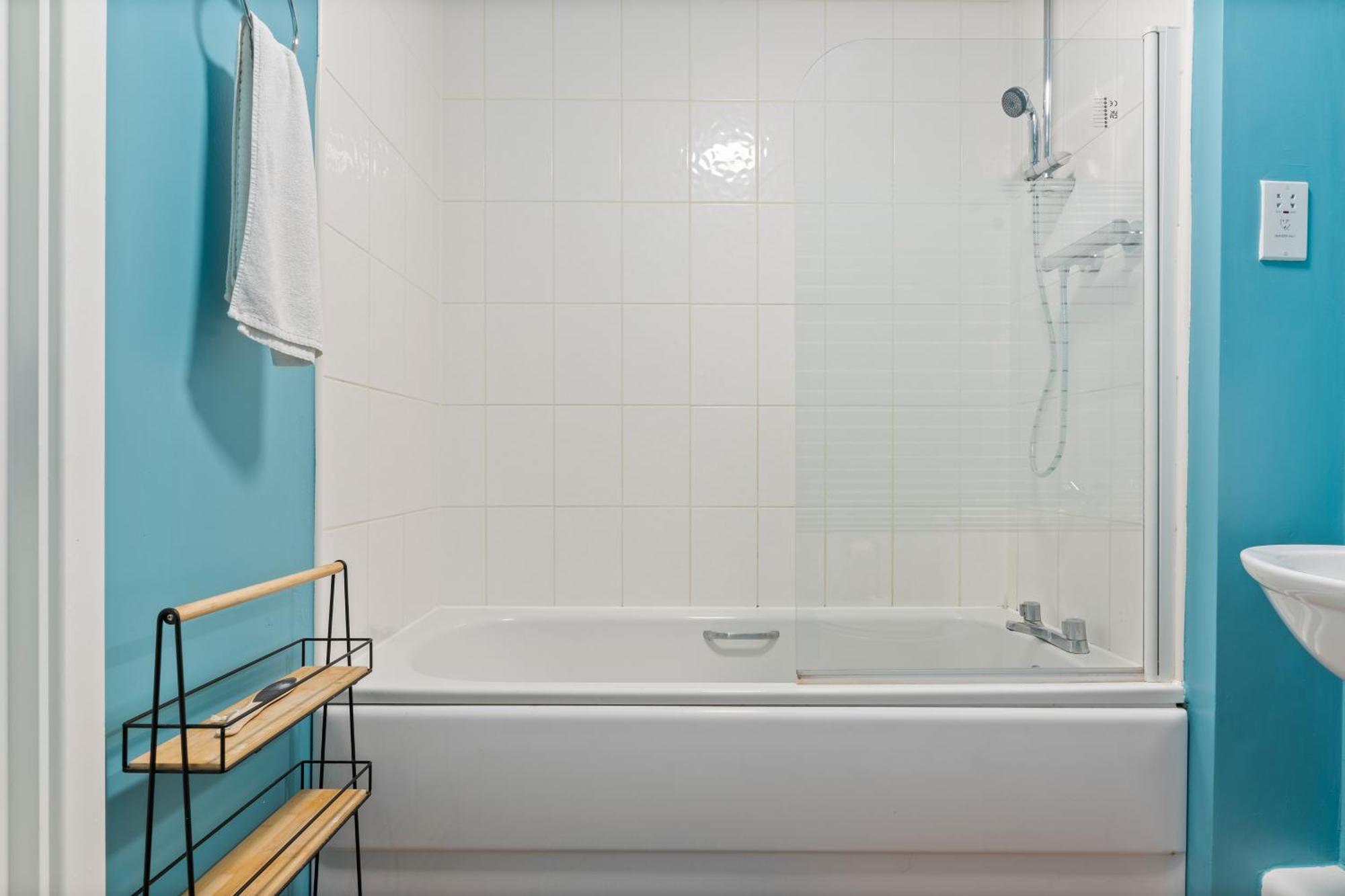 247 Serviced Accommodation In Telford 2 Bedroom Apartment Exterior photo