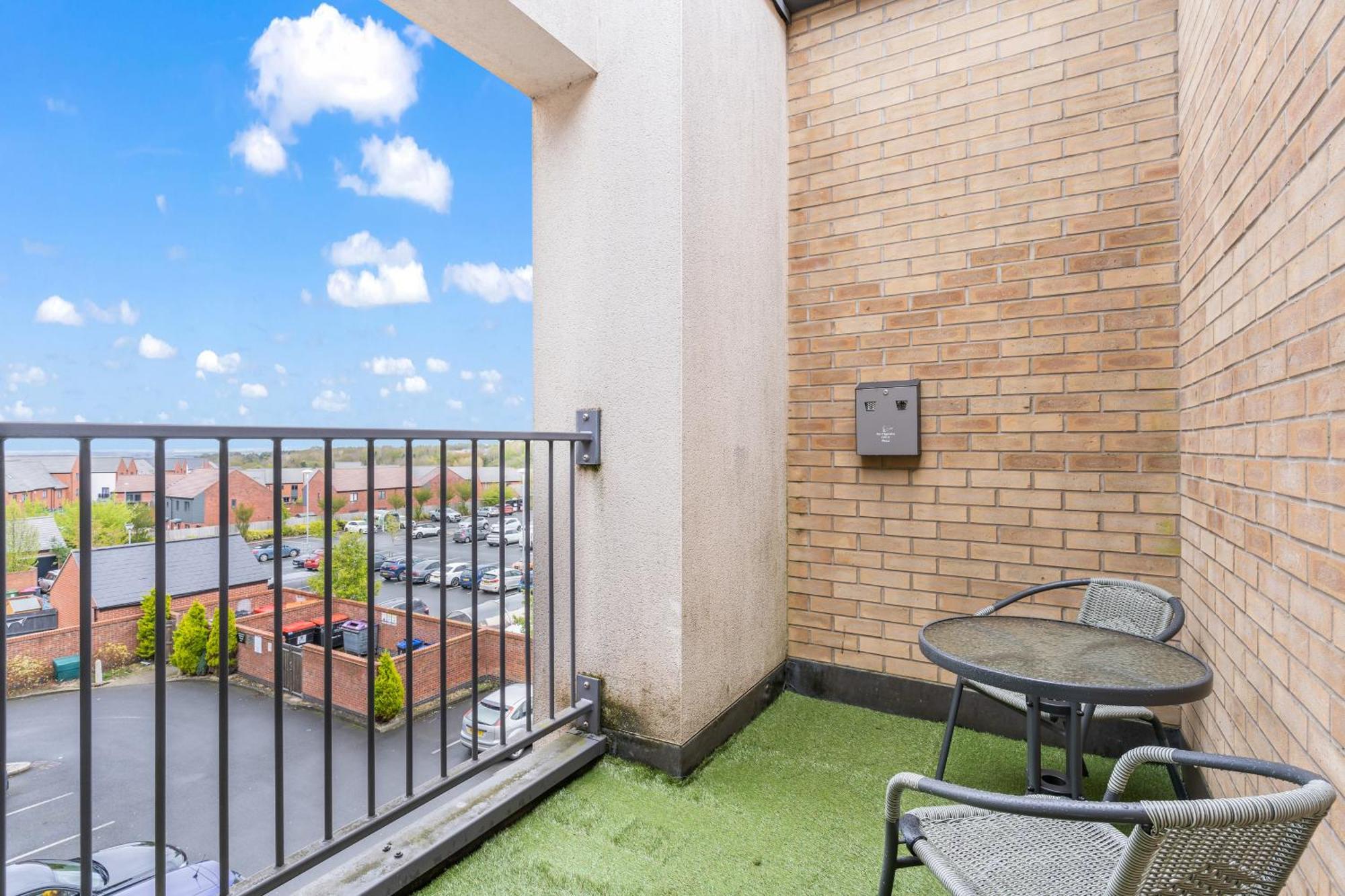 247 Serviced Accommodation In Telford 2 Bedroom Apartment Exterior photo